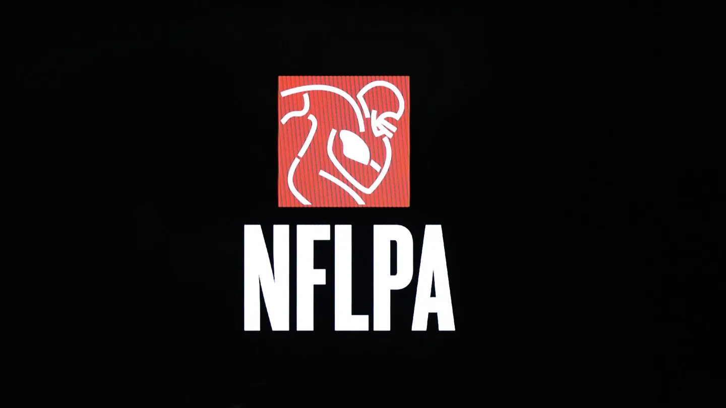 Laporan: Persaingan Dua Orang untuk Direktur Eksekutif Sementara NFLPA, Antara JC Tretter dan Don Davis
