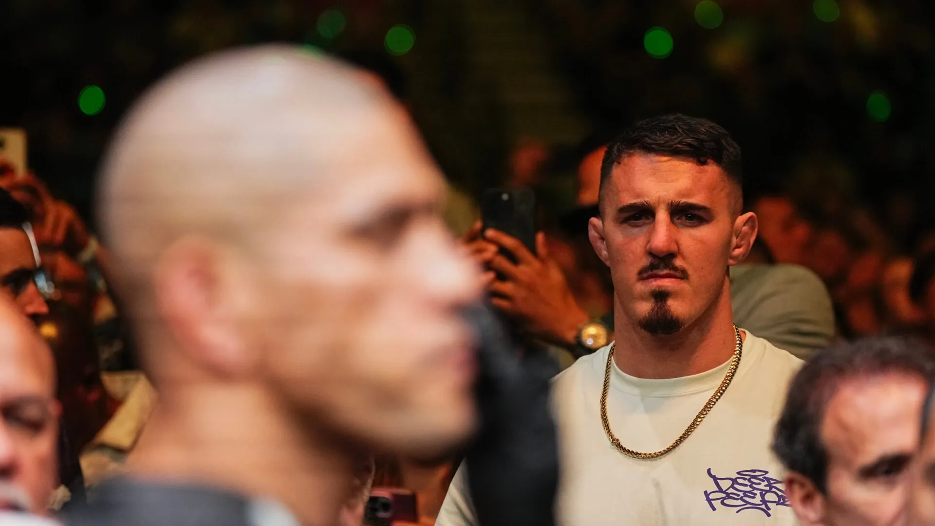Tom Aspinall Bereaksi Terhadap Alex Pereira 'Menggoda' Debut Kelas Berat UFC dengan Timbangan Terbaru