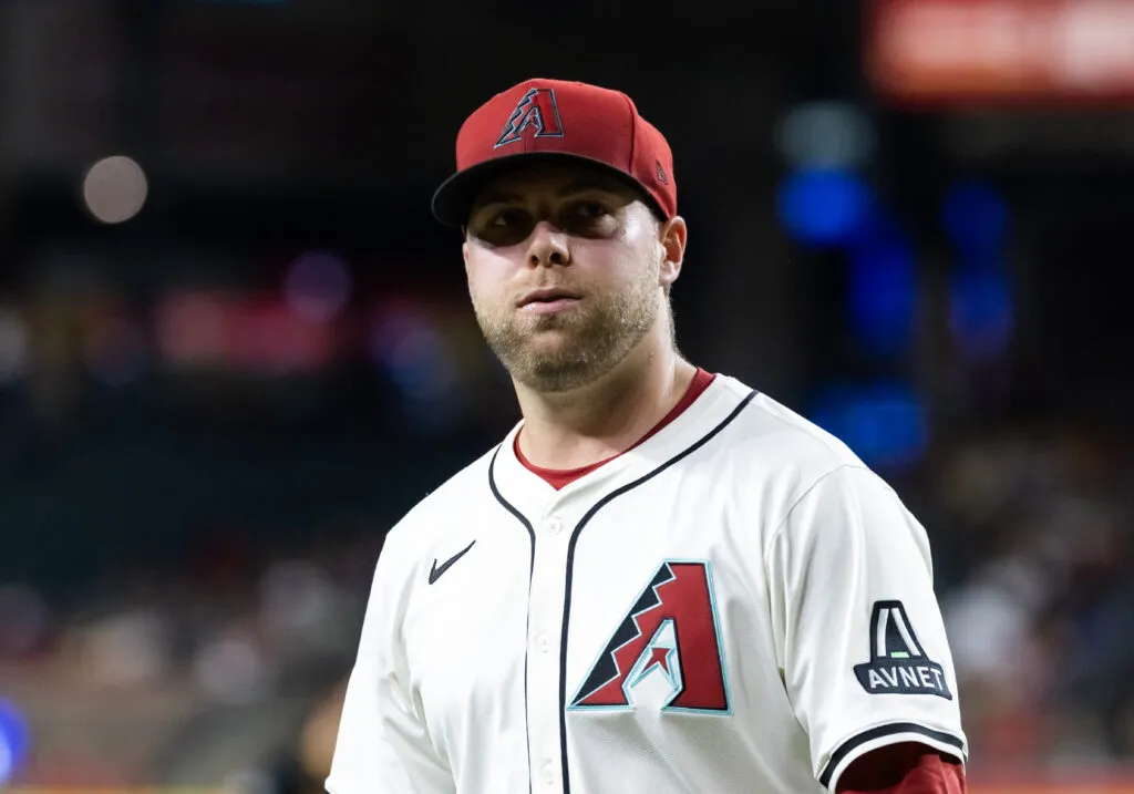 Corbin Burnes Akan Menjalani Operasi Tommy John