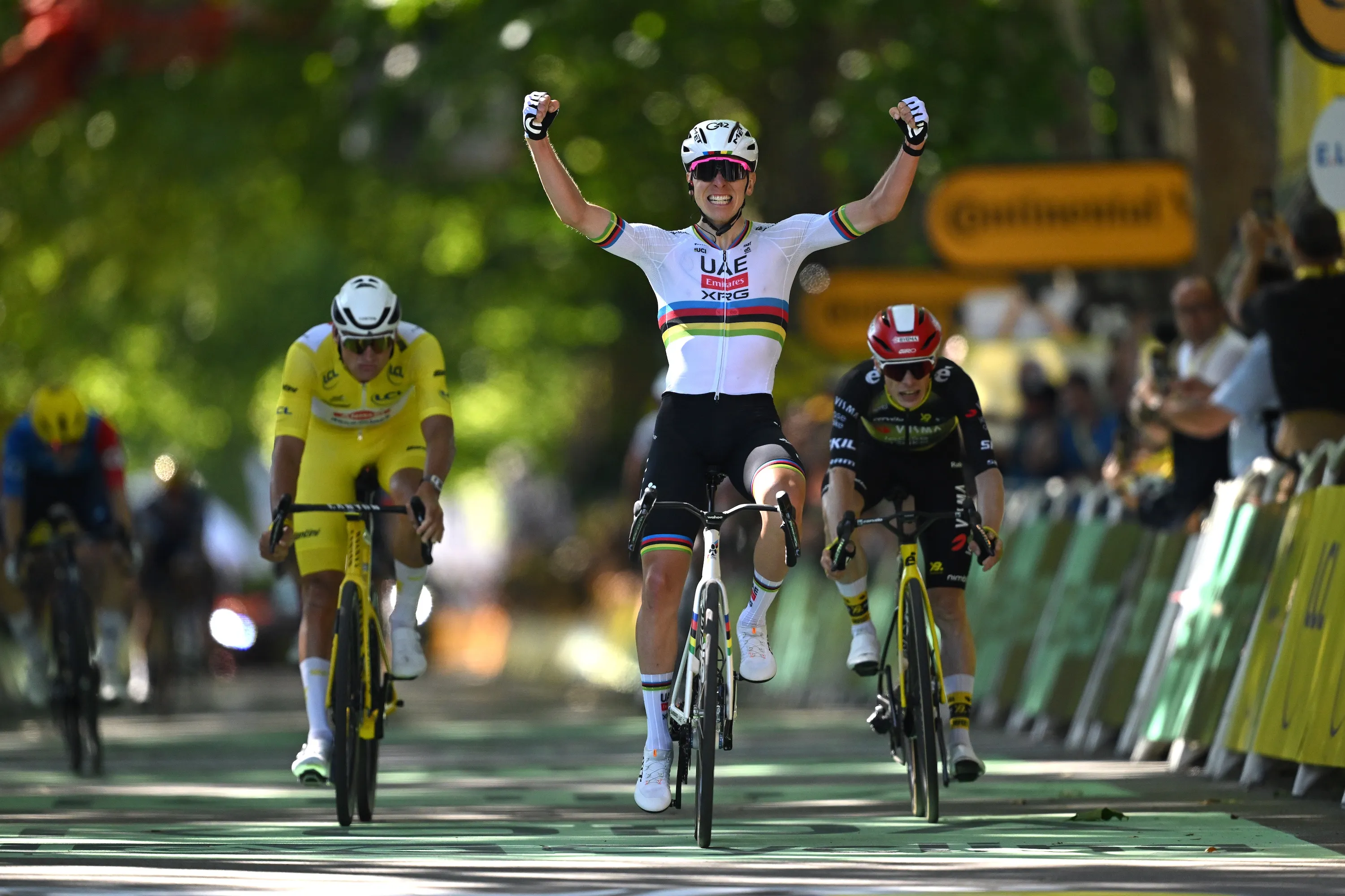 “Kuharap Semua Orang Sudah di Batasnya” – Tadej Pogačar Terbang Meraih Kemenangan ke-100 di Etape 4 Tour de France, Mathieu van der Poel Pertahankan Kaos Kuning